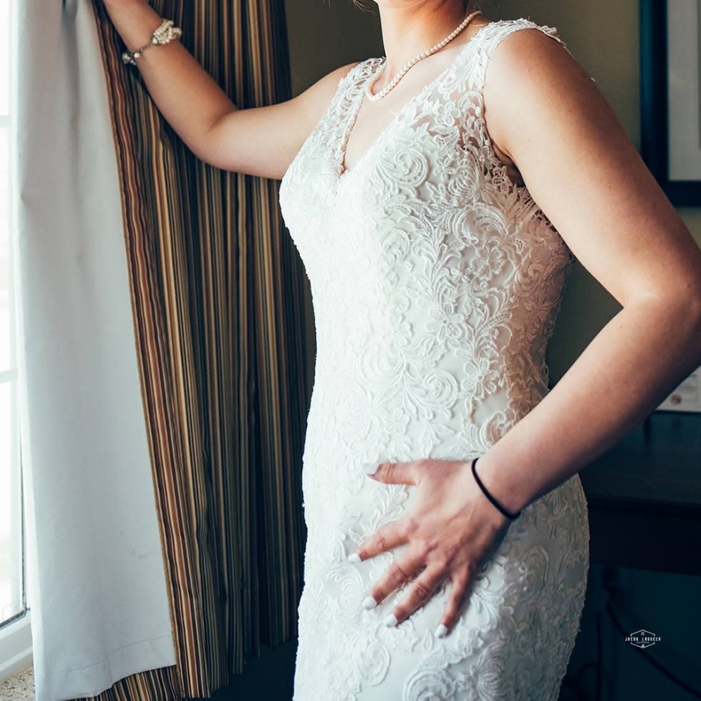 Elegant White Lace Wedding Dress - Picture 8 of 11